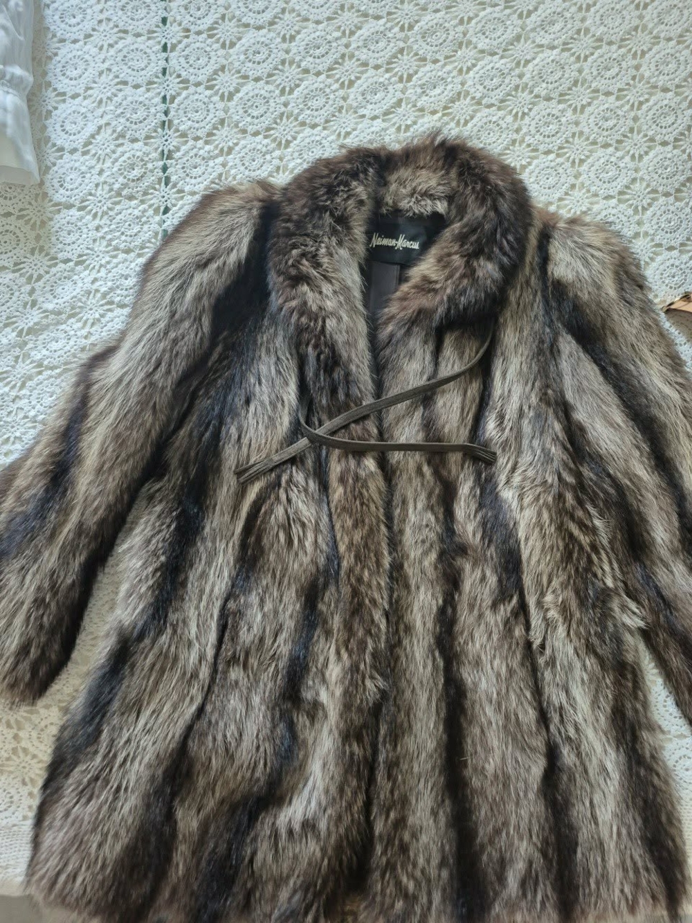 Vintage 1960sish Women's Raccoon Fur Coat - Picture 3 of 5